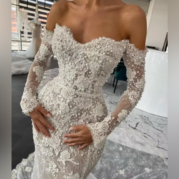 NEW $1800 Elezena Luxe White Lace Off-Shoulder Gown - Picture 2 of 6